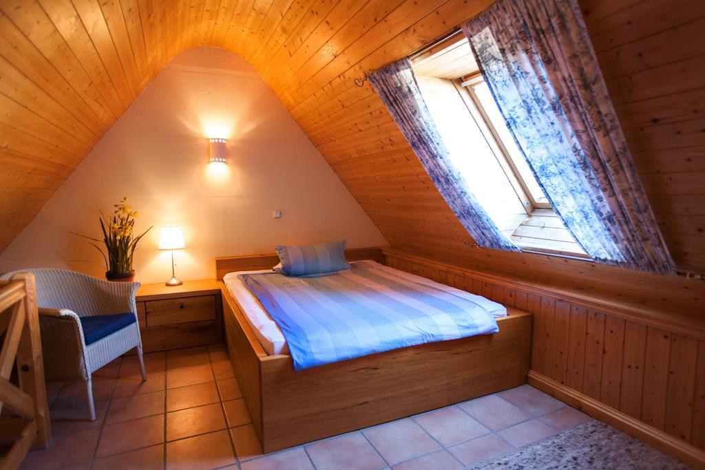 Gaestehaus Craintaler Muehle B&B Креглинген Стая снимка